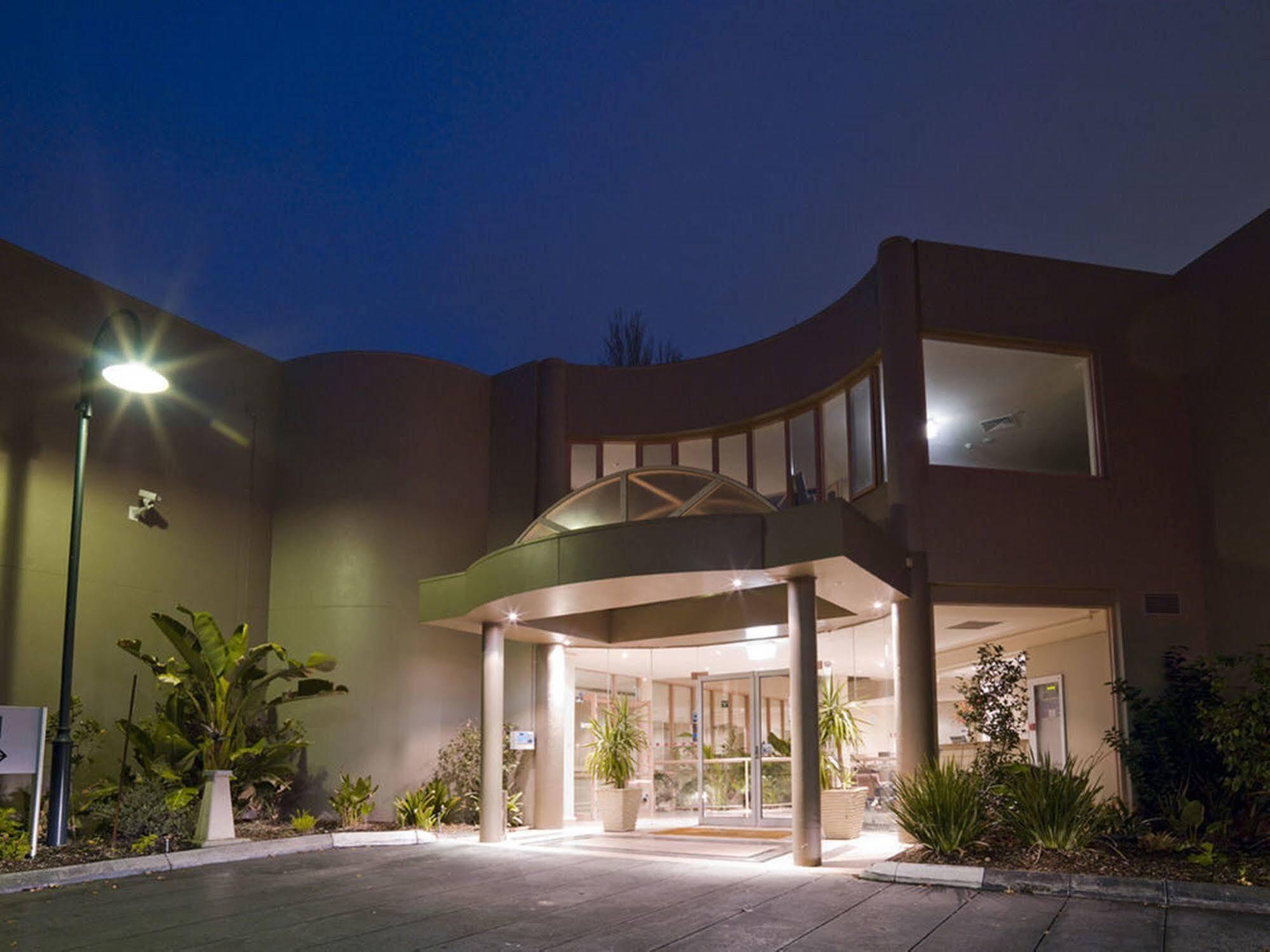 Kimberley Gardens Hotel, Serviced Apartments And Serviced Villas Melbourne City Exterior foto
